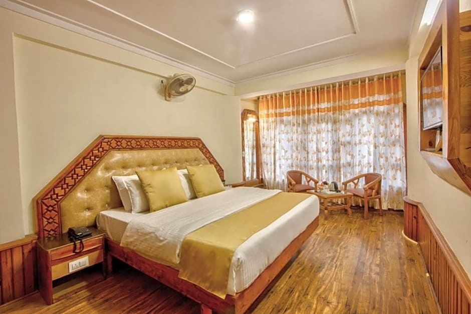 Goroomgo Samiru Manali 