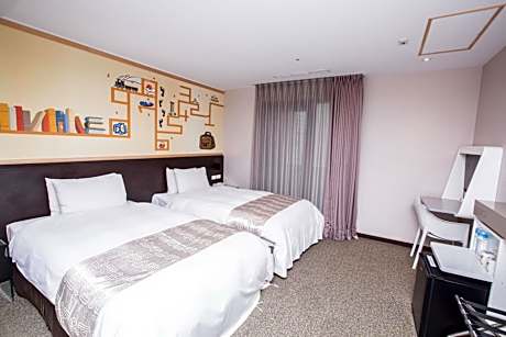 Twin Room with Balcony