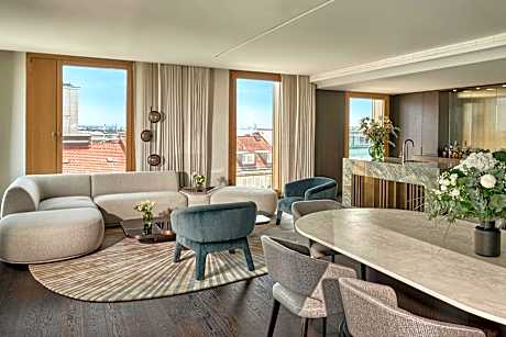 1 Bedroom Presidential Suite, 1 King, City view