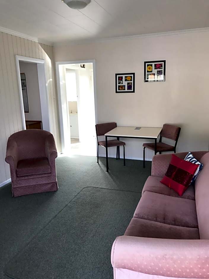 Picton House B&B and Motel