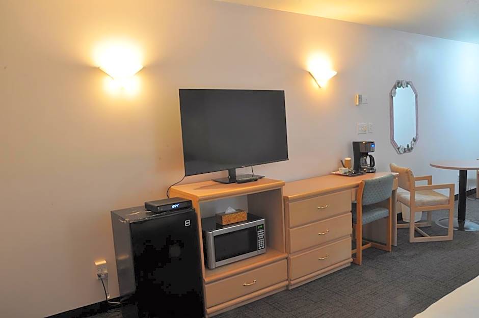 Canadas Best Value Inn Mile 0