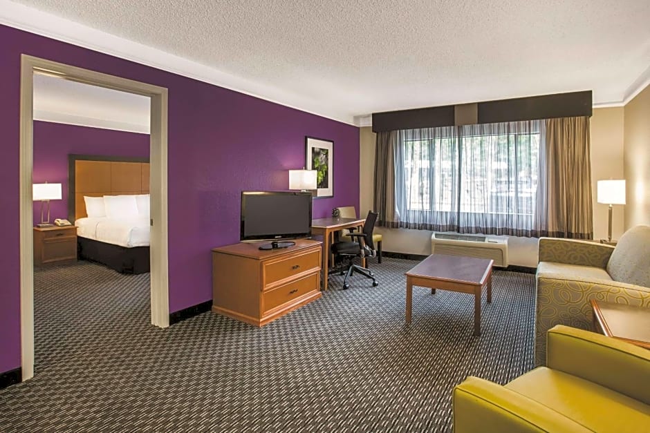 Howard Johnson by Wyndham Sacramento Downtown