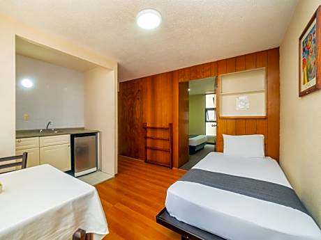 Standard Triple Kitchenette