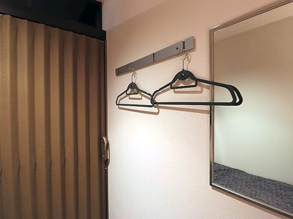 Leo Yu Capsule Hotel Nishi Funabashi