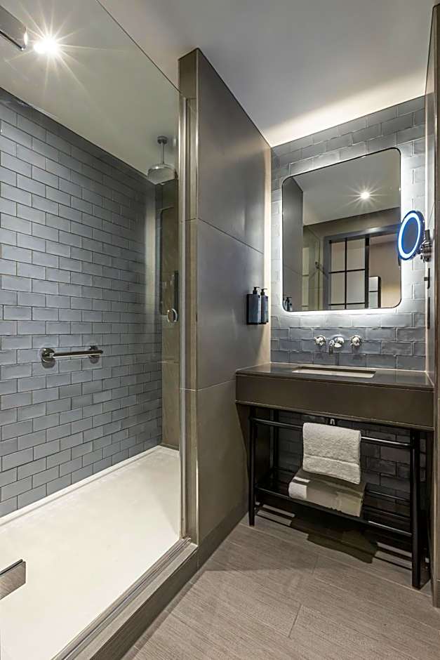 Clayton Hotel City of London