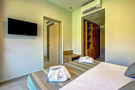 Suite with Land View