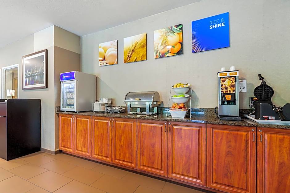 Comfort Suites Johnson Creek