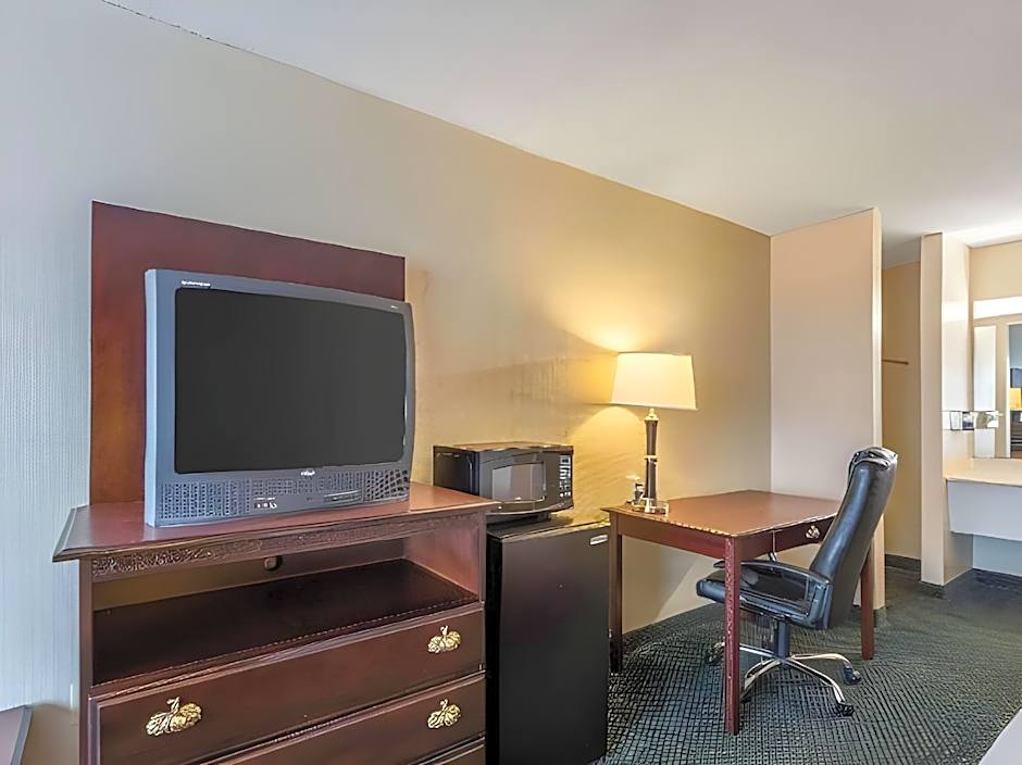 Days Inn by Wyndham Batesville AR