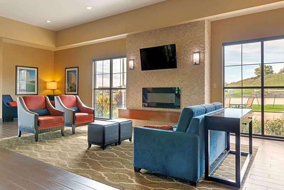 Comfort Inn & Suites