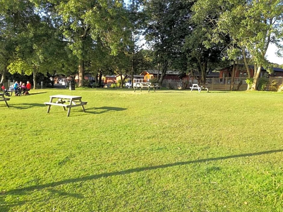 Owls House - Lodge with hot tub- Lake District