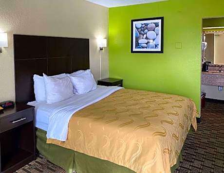 1 Queen Bed, Business Room, Smoking