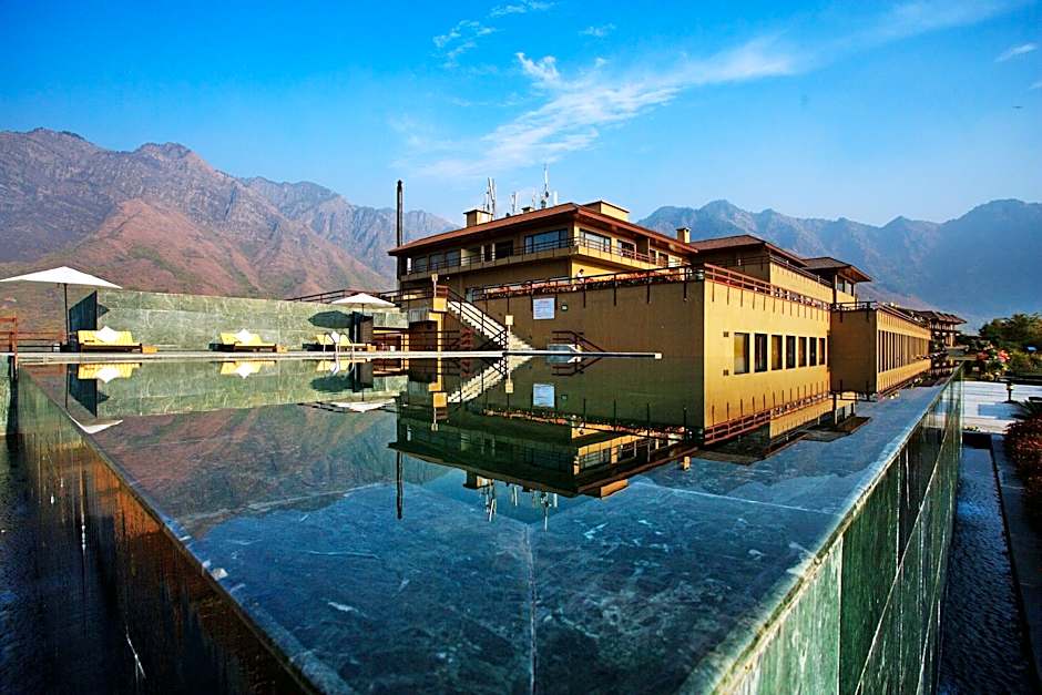 Taj Dal View, Srinagar