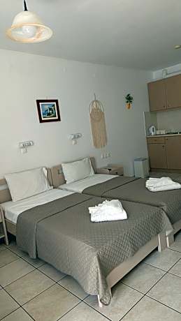 Studio with Mountain and Side Sea View (2 Adults)