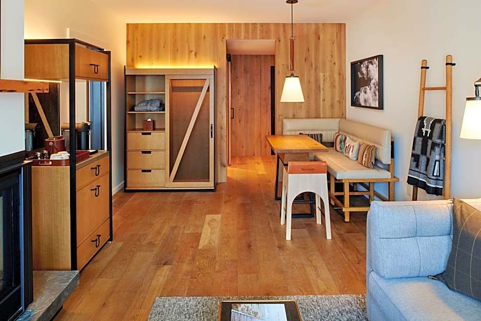 The Cloudveil, Autograph Collection