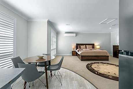 Apartment with Mountain View