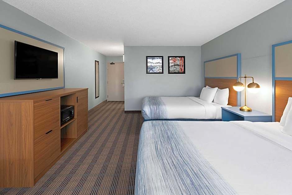 AmericInn by Wyndham North Branch