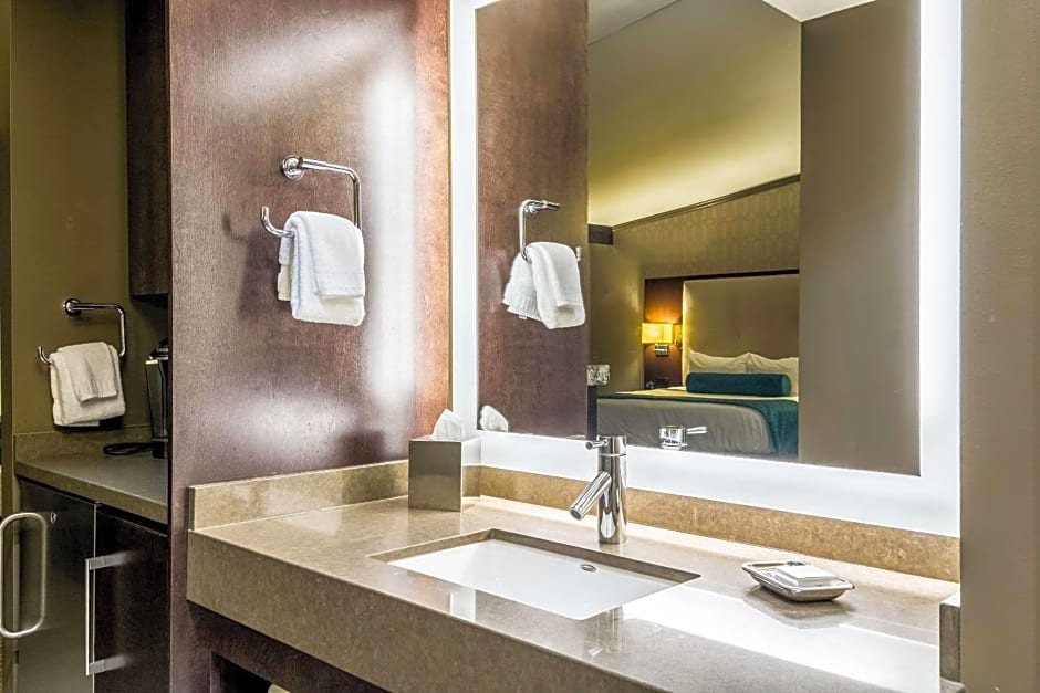 Oasis Hotel & Conv. Center, Ascend Hotel Collection