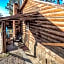 Destiny Cabin, 2 Bedrooms, Fireplace, Midtown, Sleeps 7