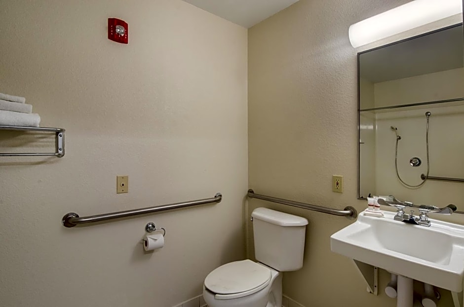HomeTowne Studios by Red Roof Lake Charles - Sulphur