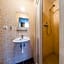 City Hotel B&B, reception 24 7, 800m od-from R1, free parking