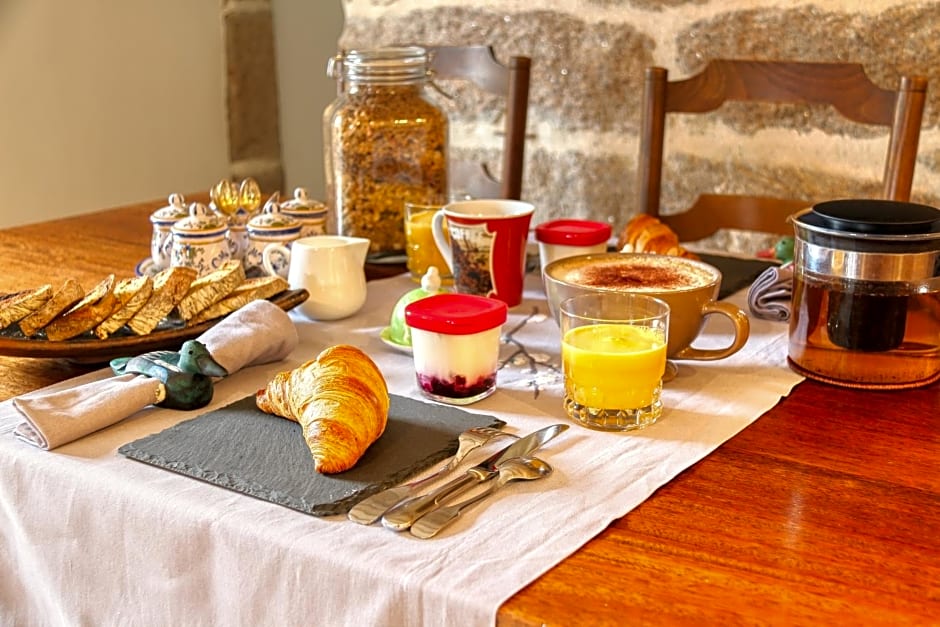 KERBELEG, ferme-manoir du XVè siècle, chambres grand confort