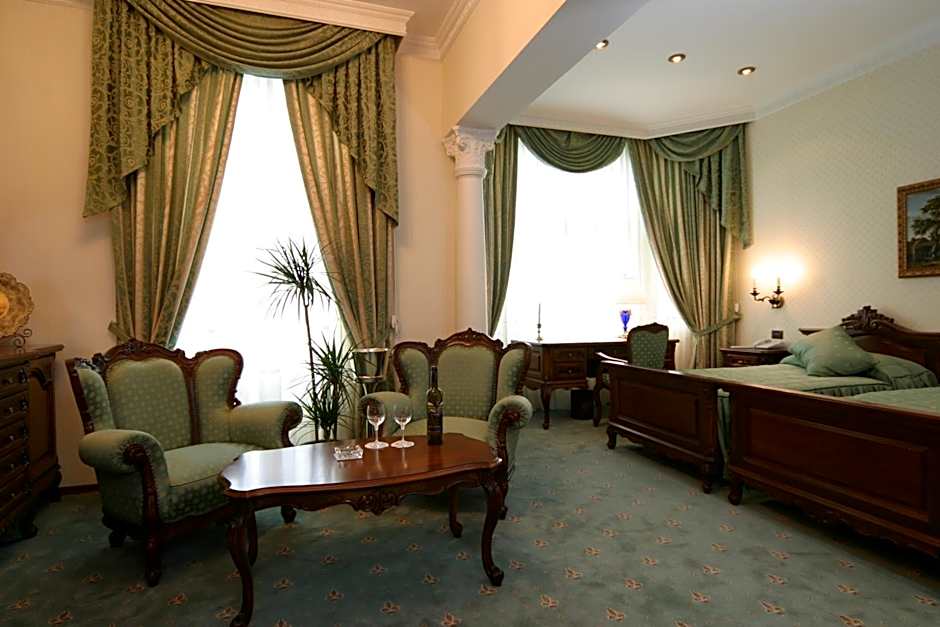 Grand Hotel London
