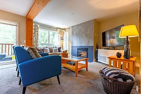 Ski In & 15 Minute Walk to the Lifts Hot Tub AC Pet Friendly