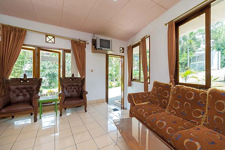 Urbanview Hotel Griya Astoeti 2 Cisarua Puncak