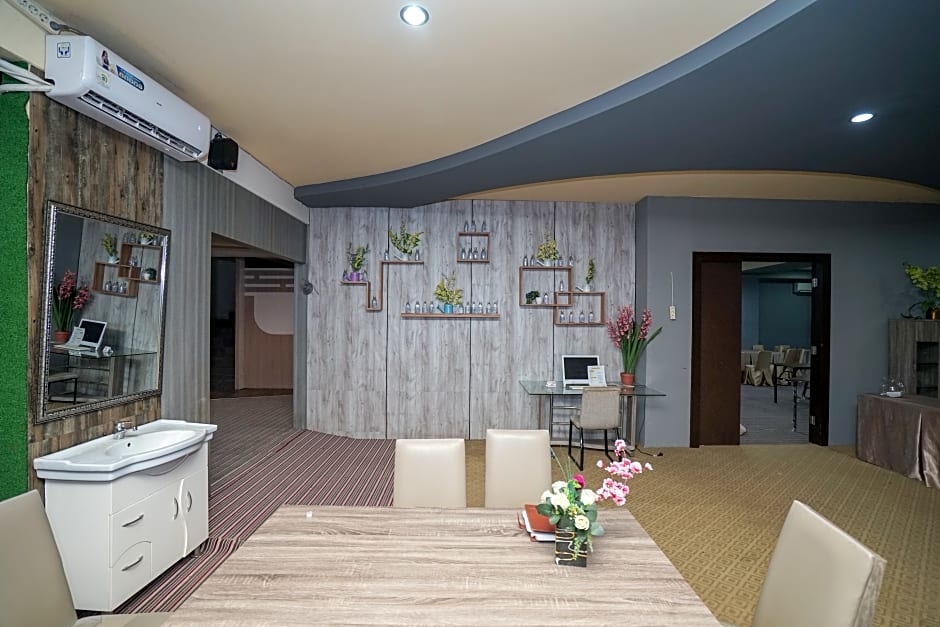 Collection O 736 Hotel Best Skip