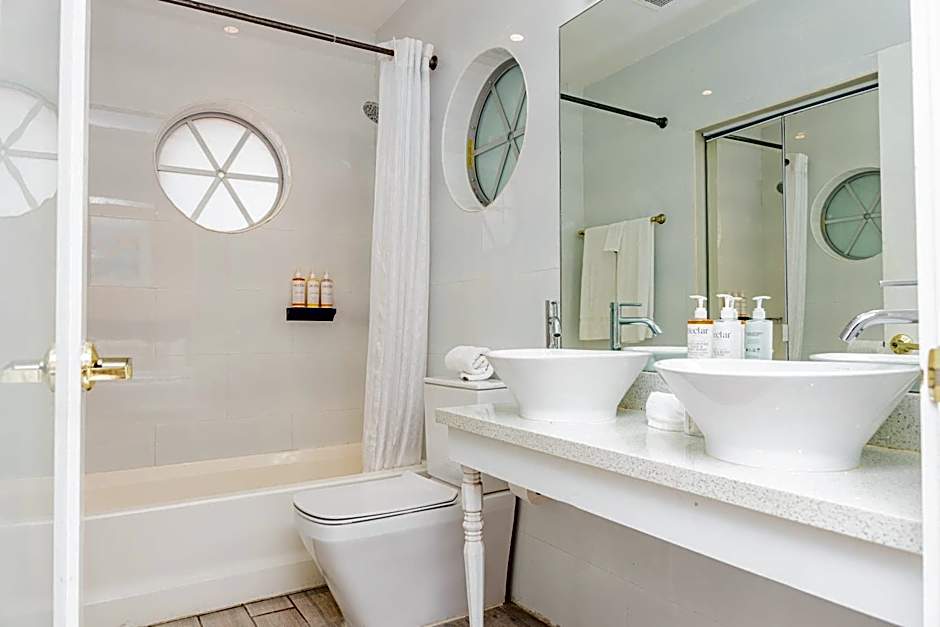 Oceanside Hotel and Suites