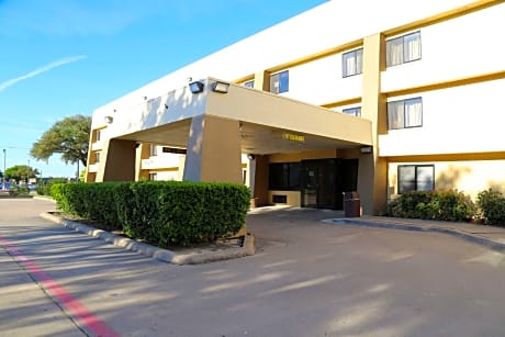 Baymont by Wyndham Plano