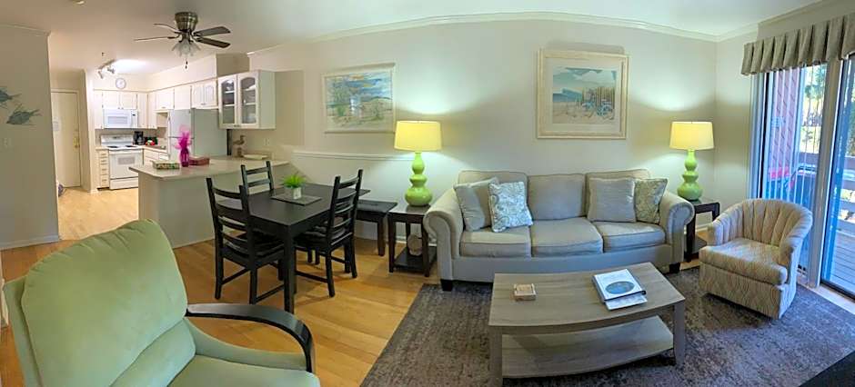 Beautiful Hilton Head Condo, Steps from Ocean, 1st Floor, 2bd / 2ba, and more!