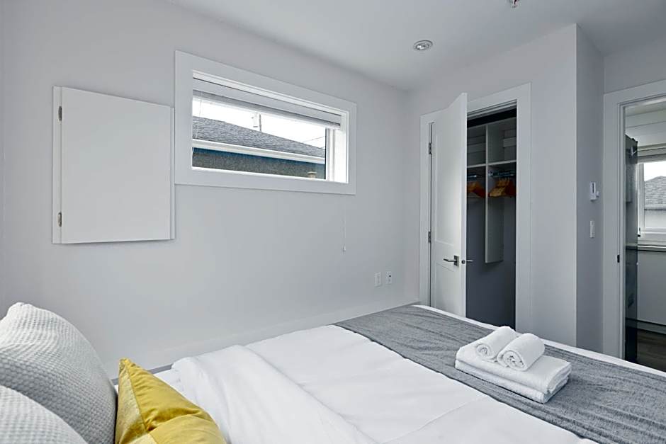 Newly built Laneway Home 1 BD Centrally located