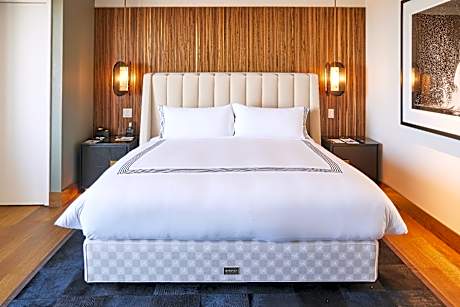 North Penthouse Suite