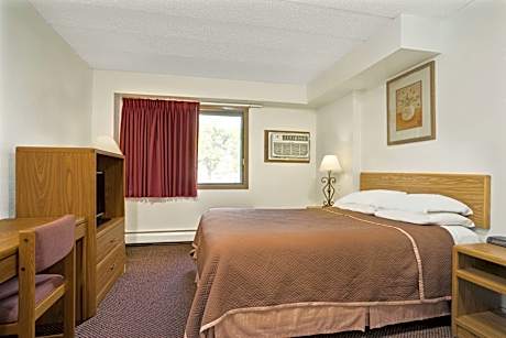 Queen Room - Non-Smoking