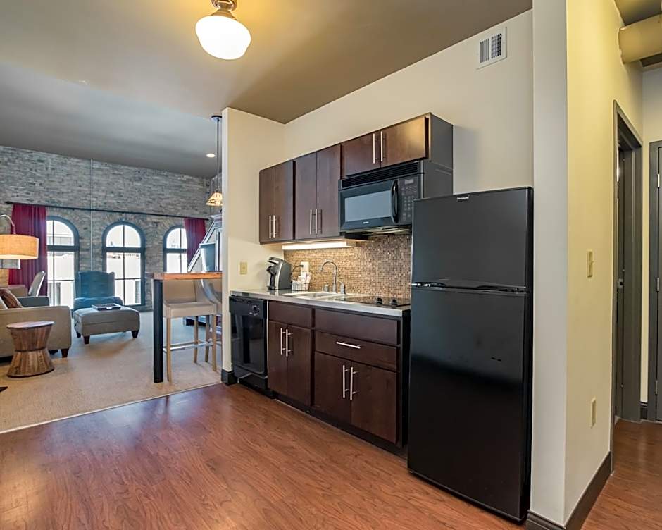 Brewhouse Inn And Suites