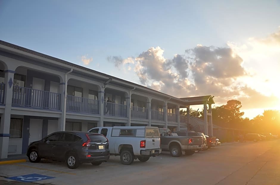 Travelers Inn