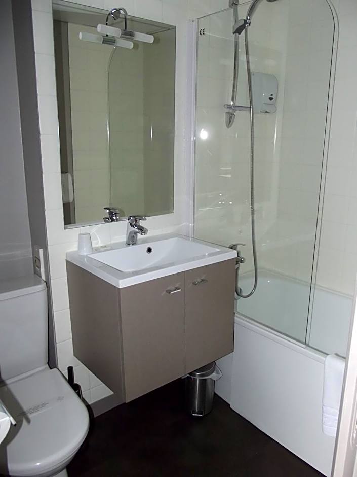 Photo 1 of 4 of Triple Room