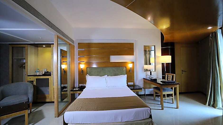 HOTEL PENINSULA GRAND