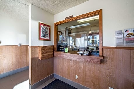 2 Queen Beds, Smoking