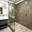 Queen's Hotel by BON Hotels