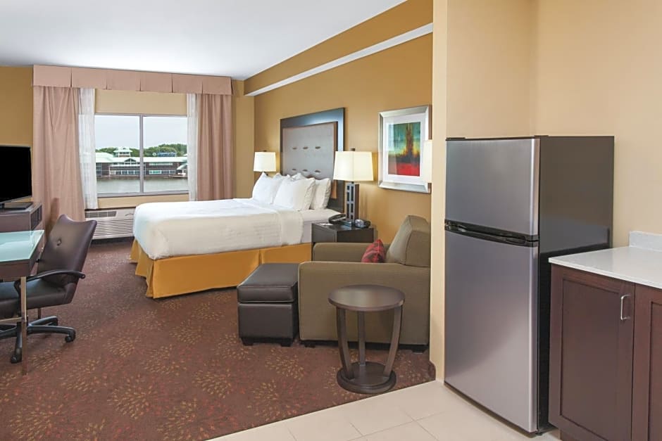 Holiday Inn Express & Suites Sandusky By IHG
