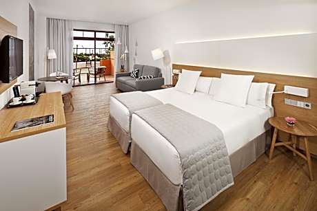 Room Connecting Room