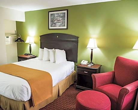 1 Queen Bed, Smoking, Accessible