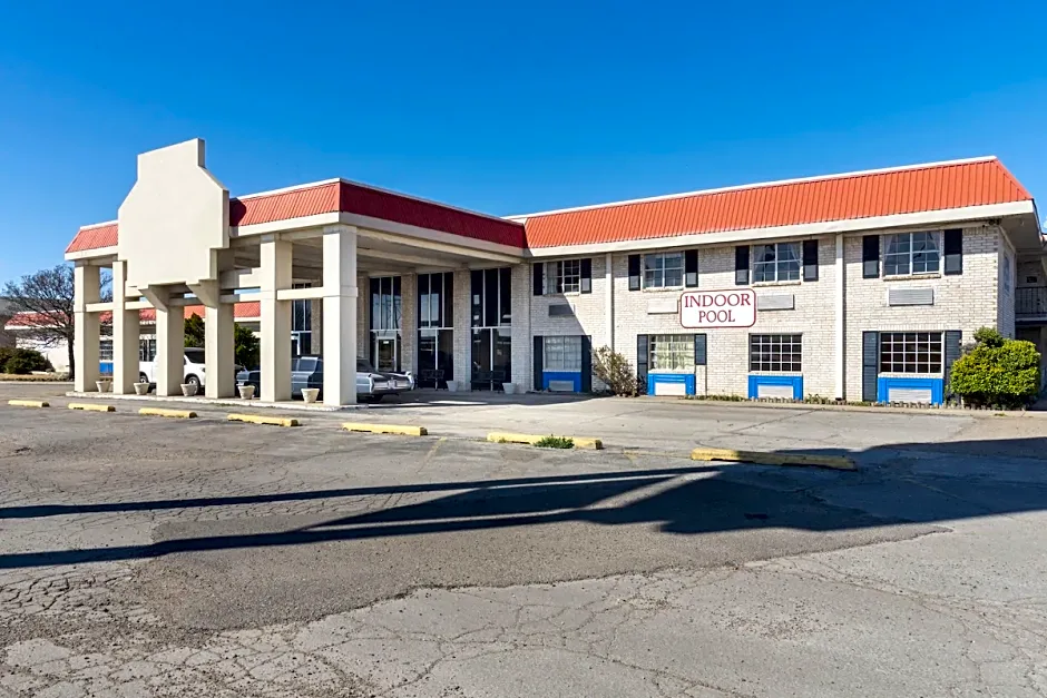 Rest Inn - Extended Stay, I-40 Airport, Wedding & Event Center
