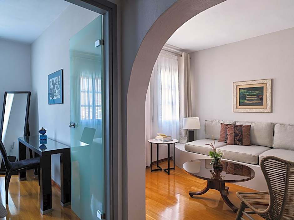 Petra Hotel & Suites