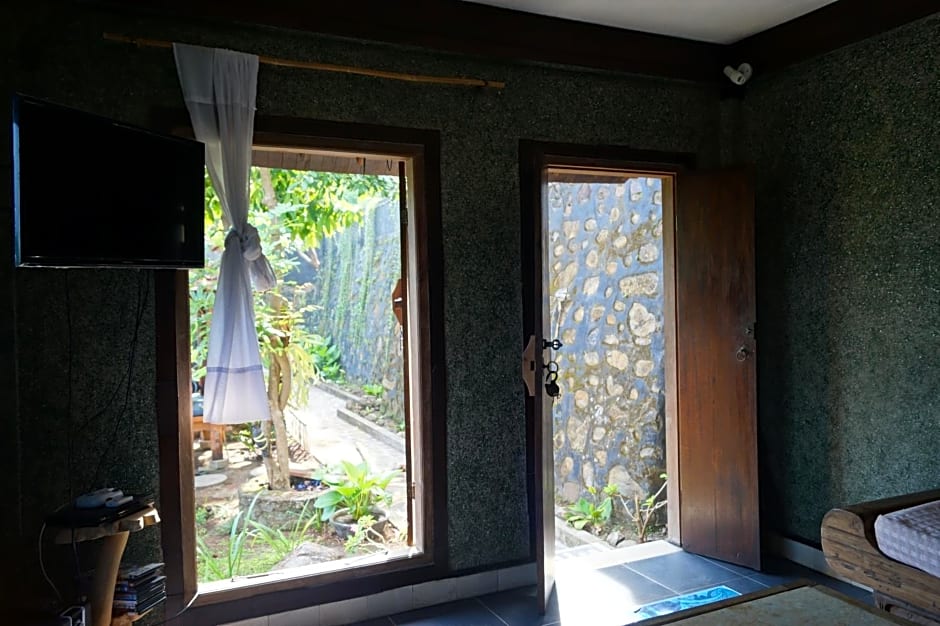 Sasak Lebung Home – Senggigi Beach, ID