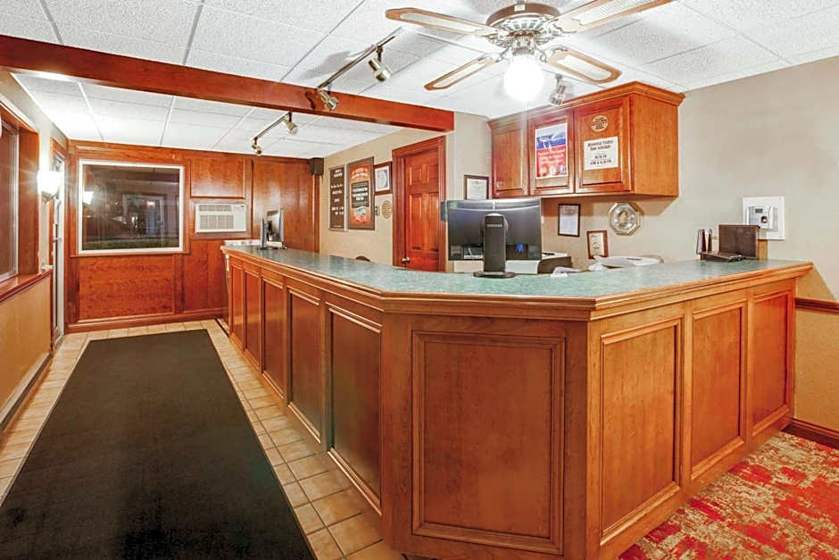 Super 8 by Wyndham Mackinaw City/Beachfront Area