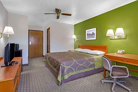 1 Queen Bed Mobility Accessible Room Non-Smoking