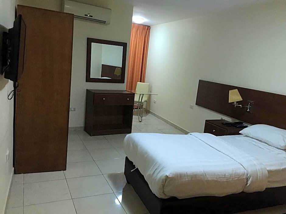 Zaina Plaza Hotel